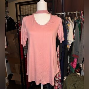 Choker-Detail Short Sleeve Tunic Top in Dusty Pink